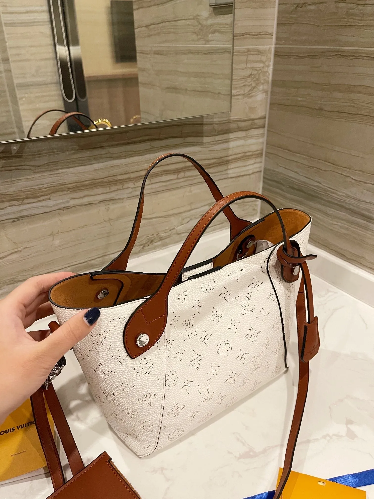 Designer Handbags LN 085