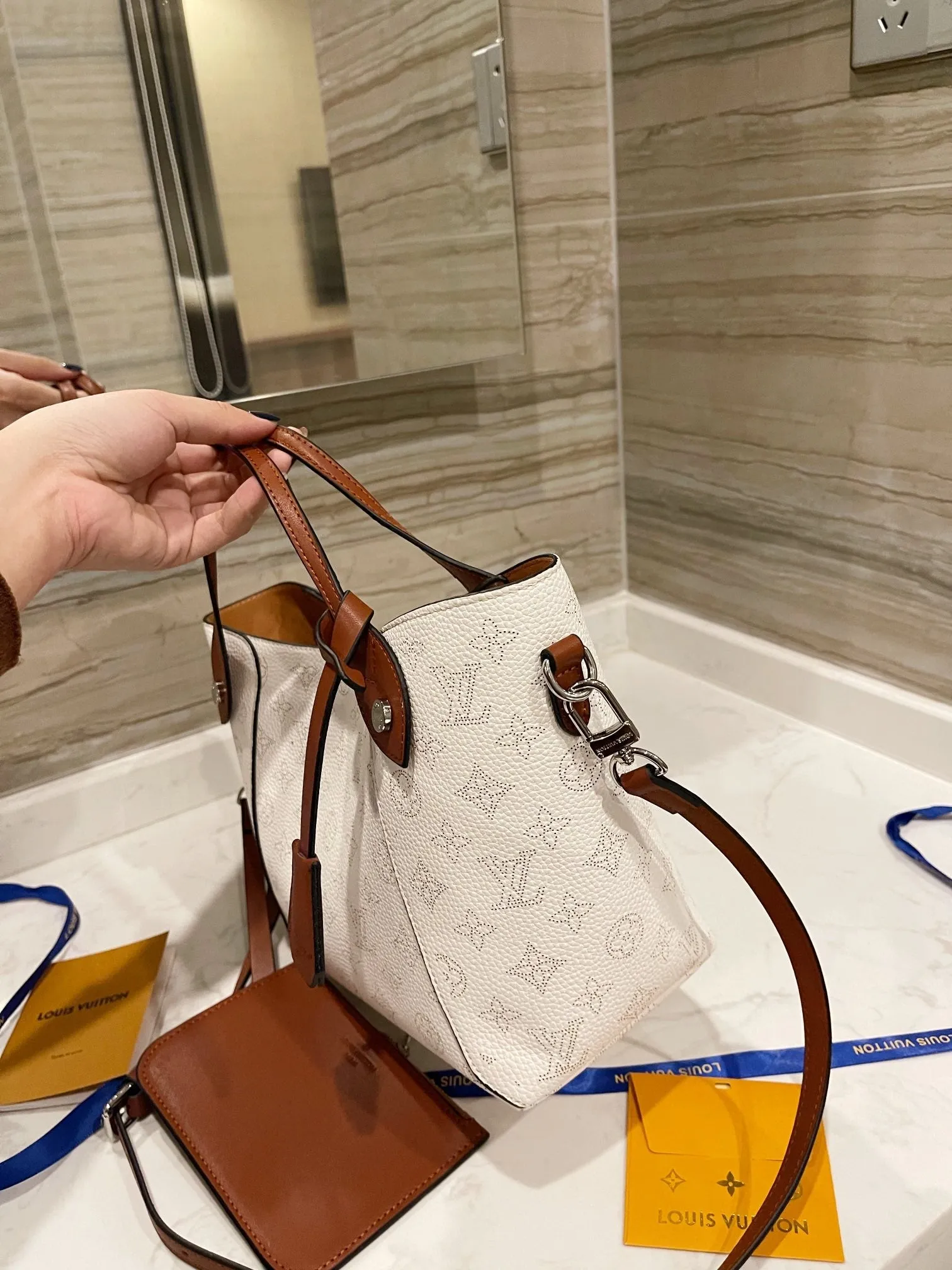 Designer Handbags LN 085